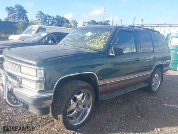 1998 Chevrolet Tahoe with VIN 1GNEK13R1WJ302987, listed as a IAAI auction lot 40491593 with 999,999 mi miles. Bid and sale history available at carsss.com. Image 2.