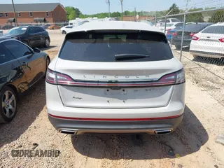 2020 Lincoln Nautilus Standard z VIN 2LMPJ8J99LBL00372, wystawiony jako IAAI lot #42071449 z przebiegiem Nie podano mil oraz . Historia ofert i sprzedaży dostępna na DreamBid. Obrazek 16.