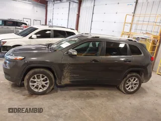 2016 Jeep Cherokee Latitude z VIN 1C4PJMCSXGW147918, wystawiony jako IAAI lot #42173947 z przebiegiem 142 482 mil mil oraz . Historia ofert i sprzedaży dostępna na DreamBid. Obrazek 14.