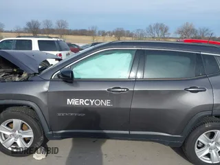 2022 Jeep Compass Altitude with VIN 3C4NJDBB8NT152417, listed as a IAAI auction lot 41064512 with 154,328 mi miles and . Bid and sale history available at carsss.com. Image 13.