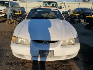 1998 Ford Mustang with VIN 1FAFP4440WF141978, listed as a Copart auction lot 47586125 with 132,136 mi miles and Clean Title. Bid and sale history available at carsss.com. Image 5.