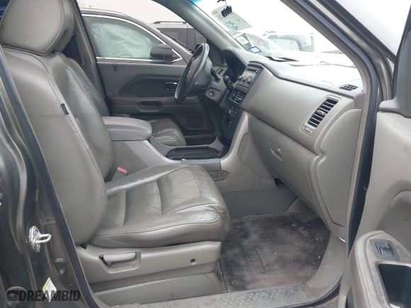 2006 Honda Pilot EX-L with VIN 5FNYF28556B010384, listed as a IAAI auction lot 41380835 with 233,359 mi miles. Bid and sale history available at carsss.com. Image 5.