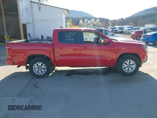2022 Nissan Frontier Pro-4X z VIN 1N6ED1EK4NN607780, wystawiony jako IAAI lot #41887336 z przebiegiem 43 684 mil mil oraz . Historia ofert i sprzedaży dostępna na DreamBid. Obrazek 14.