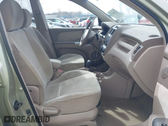 2005 Kia Sportage LX with VIN KNDJF723457135158, listed as a IAAI auction lot 41700735 with 88,200 mi miles and . Bid and sale history available at carsss.com. Image 5.