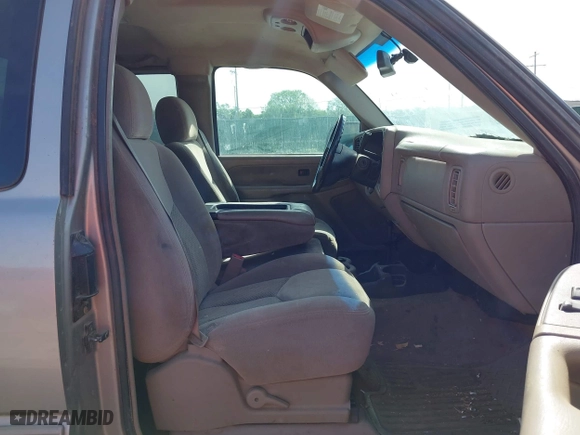 2003 Chevrolet Silverado 1500 LS with VIN 2GCEC19V231178471, listed as a IAAI auction lot 42085646 with 200,584 mi miles. Bid and sale history available at carsss.com. Image 5.