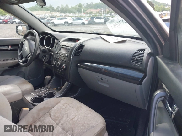 2011 Kia Sorento LX with VIN 5XYKTCA17BG023751, listed as a IAAI auction lot 42176584 with 173,072 mi miles and . Bid and sale history available at DreamBid. Image 5.