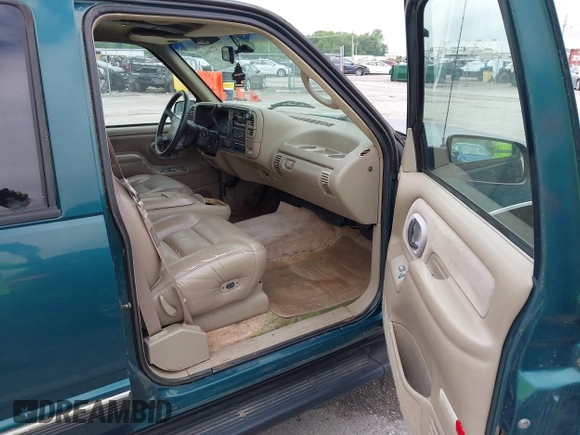 1996 GMC Suburban z VIN 1GKFK16ROTJ725925, wystawiony jako IAAI lot #42244433 z przebiegiem 123 837 mil mil oraz . Historia ofert i sprzedaży dostępna na DreamBid. Obrazek 5.
