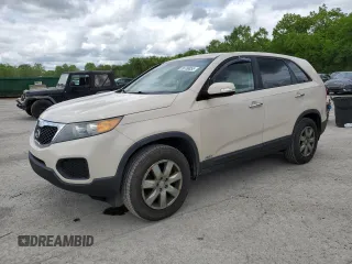 2012 Kia Sorento LX z VIN 5XYKTDA68CG232273, wystawiony jako Copart lot #56780855 z przebiegiem 181 185 mil mil oraz Szkoda całkowita • Salvage title. Historia ofert i sprzedaży dostępna na DreamBid. Obrazek 1.