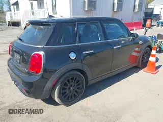 2016 MINI Hardtop 4 Door S z VIN WMWXU3C51G2D29400, wystawiony jako IAAI lot #42064309 z przebiegiem 85 021 mil mil oraz . Historia ofert i sprzedaży dostępna na DreamBid. Obrazek 4.