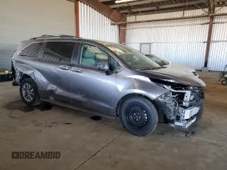 2022 Toyota Sienna XLE with VIN 5TDJRKEC2NS099174, listed as a Copart auction lot 46711375 with 60,870 mi miles and Salvage Title. Bid and sale history available at carsss.com. Image 4.