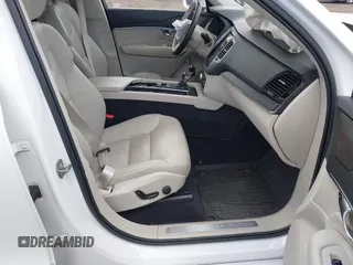 2020 Volvo XC90 Momentum with VIN YV4102PK8L1552784, listed as a IAAI auction lot 41416039 with 53,302 mi miles. Bid and sale history available at carsss.com. Image 5.