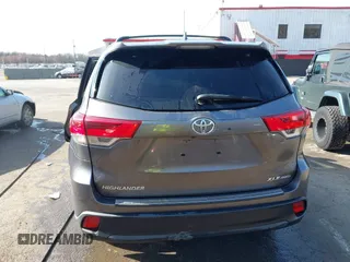 2018 Toyota Highlander SE z VIN 5TDJZRFH0JS549854, wystawiony jako IAAI lot #41771573 z przebiegiem 101 553 mil mil oraz . Historia ofert i sprzedaży dostępna na DreamBid. Obrazek 16.