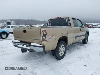2005 Chevrolet Silverado 1500 with VIN 1GCEK19V75E150685, listed as a IAAI auction lot 41431129 with 254,224 mi miles. Bid and sale history available at carsss.com. Image 4.