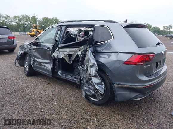 2021 Volkswagen Tiguan SE z VIN 3VV2B7AXXMM070228, wystawiony jako IAAI lot #42295644 z przebiegiem 89 576 mil mil oraz . Historia ofert i sprzedaży dostępna na DreamBid. Obrazek 3.