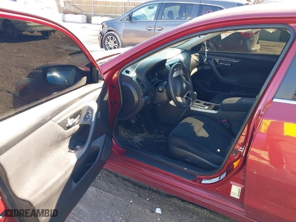 2014 Nissan Altima 2.5 S with VIN 1N4AL3AP4EC171273, listed as a IAAI auction lot 41663977 with 183,785 mi miles. Bid and sale history available at carsss.com. Image 5.