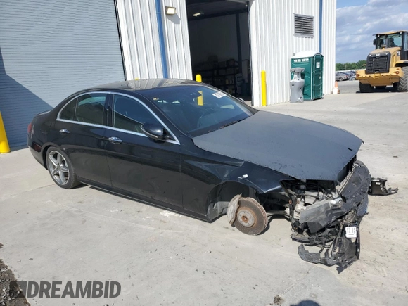 2018 Mercedes-Benz E 300 with VIN WDDZF4JB9JA374959, listed as a Copart auction lot 54957505 with 31,762 mi miles and Clean Title. Bid and sale history available at DreamBid. Image 4.