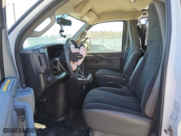 2022 Chevrolet Express Cargo Van with VIN 1GCWGAFP7N1211701, listed as a Copart auction lot 76135834 with 21,156 mi miles and Clean Title. Bid and sale history available at carsss.com. Image 7.