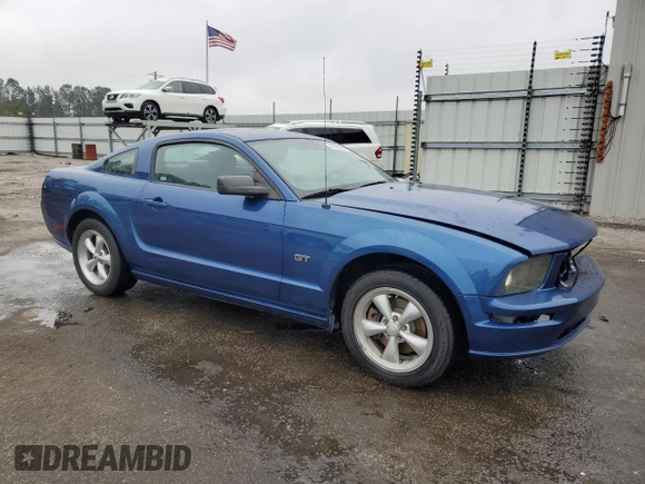 2008 Ford Mustang GT Deluxe with VIN 1ZVHT82H785193240, listed as a Copart auction lot 45702285 with 212,408 mi miles and Salvage Title. Bid and sale history available at carsss.com. Image 4.