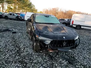 2022 Maserati Levante Modena S with VIN ZN661ZUM5NX396321, listed as a Copart auction lot 87076404 with 38,546 mi miles and Salvage Title. Bid and sale history available at carsss.com. Image 10.