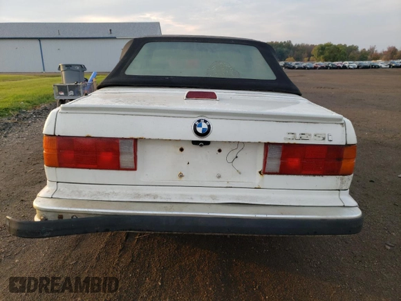1987 BMW 3 Series z VIN WBABB230XH1941159, wystawiony jako Copart lot #78521344 z przebiegiem 118 692 mil mil oraz Czysty tytuł • Clean title. Historia ofert i sprzedaży dostępna na DreamBid. Obrazek 6.