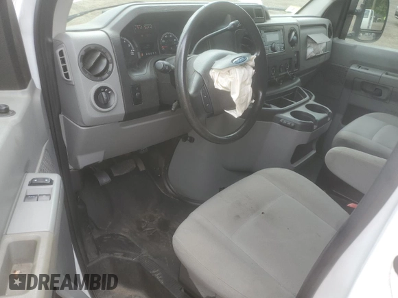 2013 Ford Econoline Cargo Commercial z VIN 1FTNE2EW7DDA53888, wystawiony jako Copart lot #58462125 z przebiegiem 137 664 mil mil oraz Szkoda całkowita • Salvage title. Historia ofert i sprzedaży dostępna na DreamBid. Obrazek 8.