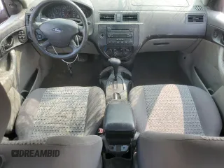 2006 Ford Focus S z VIN 1FAFP34NX6W195677, wystawiony jako Copart lot #59049645 z przebiegiem 177 621 mil mil oraz Szkoda całkowita • Salvage title. Historia ofert i sprzedaży dostępna na DreamBid. Obrazek 8.