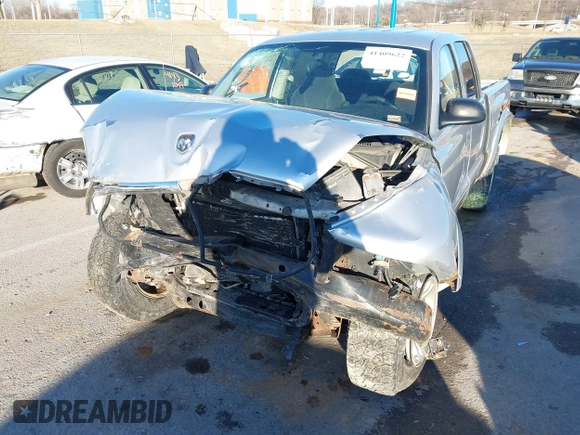 2004 Dodge Dakota Sport with VIN 1D7HG38K34S561735, listed as a IAAI auction lot 41409622 with Not Provided miles. Bid and sale history available at carsss.com. Image 6.