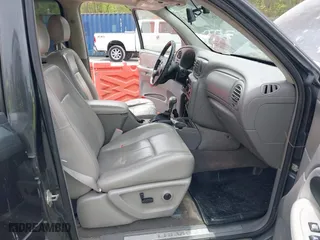 2005 Chevrolet TrailBlazer LT with VIN 1GNDT13S152284138, listed as a IAAI auction lot 42091842 with 183,263 mi miles. Bid and sale history available at carsss.com. Image 5.