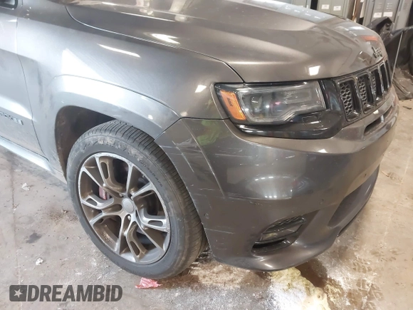 2018 Jeep Grand Cherokee SRT z VIN 1C4RJFDJ6JC432683, wystawiony jako IAAI lot #41971436 z przebiegiem 113 078 mil mil oraz . Historia ofert i sprzedaży dostępna na DreamBid. Obrazek 6.