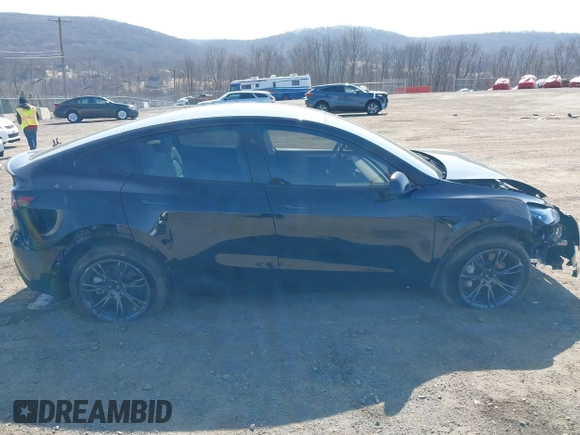 2025 Tesla Model Y Long Range with VIN 7SAYGDEEXSF267888, listed as a IAAI auction lot 41807129 with 3,002 mi miles and . Bid and sale history available at DreamBid. Image 13.