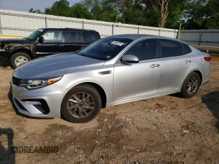 2020 Kia Optima LX z VIN 5XXGT4L32LG382635, wystawiony jako Copart lot #55156465 z przebiegiem 114 061 mil mil oraz Czysty tytuł • Clean title. Historia ofert i sprzedaży dostępna na DreamBid. Obrazek 1.