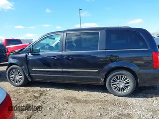 2011 Chrysler Town & Country Touring with VIN 2A4RR5DG4BR614120, listed as a IAAI auction lot 41886641 with 212,414 mi miles. Bid and sale history available at carsss.com. Image 14.