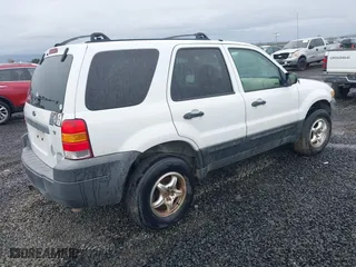2007 Ford Escape XLT with VIN 1FMYU93147KA19886, listed as a IAAI auction lot 41830517 with 176,099 mi miles. Bid and sale history available at carsss.com. Image 4.