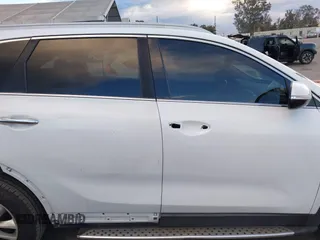 2016 Kia Sorento LX with VIN 5XYPG4A38GG075284, listed as a IAAI auction lot 41233974 with 126,044 mi miles. Bid and sale history available at carsss.com. Image 13.
