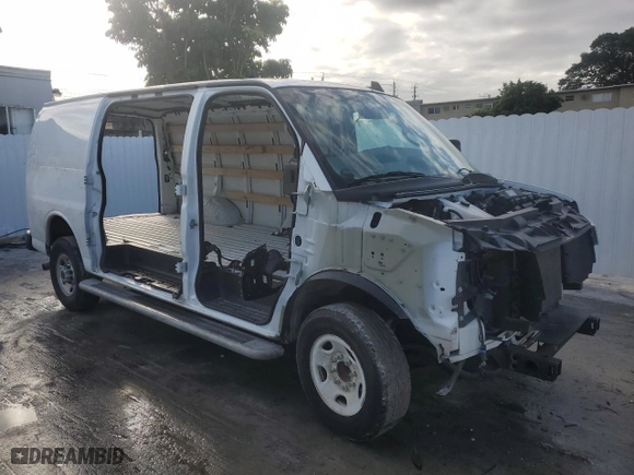 2022 GMC Savana Cargo Van with VIN 1GTW7AFP6N1143245, listed as a Copart auction lot 46677755 with 0 mi miles and Clean Title. Bid and sale history available at carsss.com. Image 4.