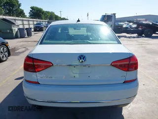 2016 Volkswagen Passat SE z VIN 1VWBS7A39GC019804, wystawiony jako IAAI lot #42189273 z przebiegiem 113 006 mil mil oraz . Historia ofert i sprzedaży dostępna na DreamBid. Obrazek 16.