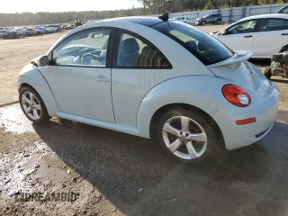 2010 Volkswagen New Beetle Coupe with VIN 3VWPW3AG9AM035531, listed as a Copart auction lot 88173475 with 84,677 mi miles and Salvage Title. Bid and sale history available at carsss.com. Image 2.