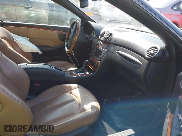 2008 Mercedes-Benz CLK 350 z VIN WDBTK56F98T097935, wystawiony jako IAAI lot #41764830 z przebiegiem 172 451 mil mil oraz . Historia ofert i sprzedaży dostępna na DreamBid. Obrazek 5.