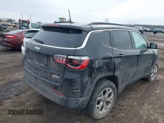 2025 Jeep Compass Latitude с VIN 3C4NJDBN2ST548767, выставлен на аукционе IAAI как лот 41747520 с пробегом 1 888 миль миль и . История ставок и продаж доступна на DreamBid. Изображение 4.