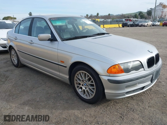 2000 BMW 3 Series 328i with VIN WBAAM5342YFR18357, listed as a IAAI auction lot 41597156 with 180,123 mi miles. Bid and sale history available at carsss.com. Image 1.