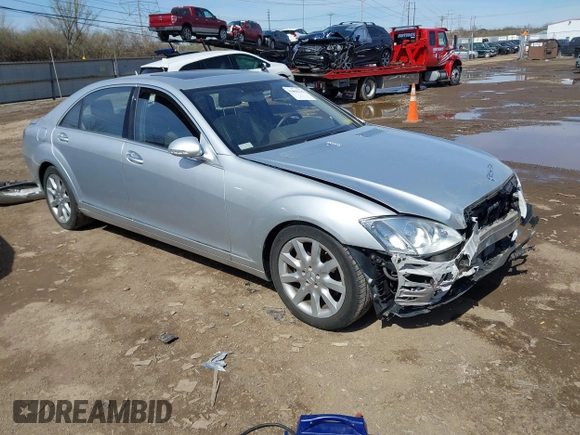 2007 Mercedes-Benz S 550 z VIN WDDNG71X07A036433, wystawiony jako IAAI lot #41860436 z przebiegiem 89 873 mil mil oraz . Historia ofert i sprzedaży dostępna na DreamBid. Obrazek 1.