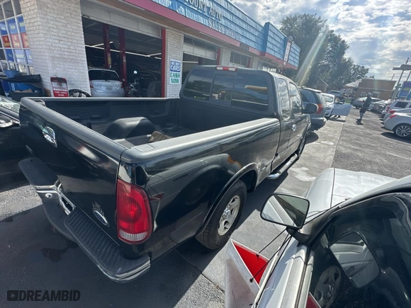 1999 Ford F-150 Work Series with VIN 1FTRX17W5XNC03174, listed as a Copart auction lot 87051864 with 210,577 mi miles and Clean Title. Bid and sale history available at carsss.com. Image 4.