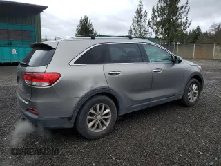 2018 Kia Sorento L with VIN 5XYPG4A32JG408103, listed as a Copart auction lot 49553575 with 136,879 mi miles and Clean Title. Bid and sale history available at carsss.com. Image 3.