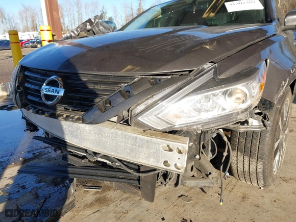 2018 Nissan Altima 2.5 SL with VIN 1N4AL3AP5JC230437, listed as a IAAI auction lot 41302389 with 92,418 mi miles. Bid and sale history available at carsss.com. Image 6.