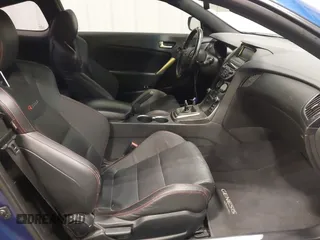 2016 Hyundai Genesis Coupe R-Spec z VIN KMHHU6KJ2GU134961, wystawiony jako IAAI lot #41902014 z przebiegiem 82 384 mil mil oraz . Historia ofert i sprzedaży dostępna na DreamBid. Obrazek 5.