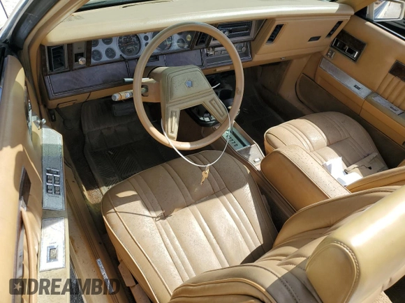 1986 Chrysler LeBaron z VIN 1C3BC55D0GG153072, wystawiony jako Copart lot #77865854 z przebiegiem 74 922 mil mil oraz Szkoda całkowita • Salvage title. Historia ofert i sprzedaży dostępna na DreamBid. Obrazek 8.