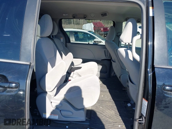 2015 Toyota Sienna LE AAS with VIN 5TDKK3DCXFS594370, listed as a IAAI auction lot 41910126 with 131,638 mi miles. Bid and sale history available at carsss.com. Image 8.