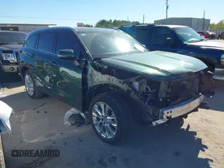 2024 Toyota Highlander LE z VIN 5TDKDRAH2RS528607, wystawiony jako IAAI lot #40894162 z przebiegiem 36 331 mil mil oraz . Historia ofert i sprzedaży dostępna na DreamBid. Obrazek 1.