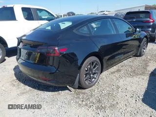 2018 Tesla Model 3 Long Range Battery z VIN 5YJ3E1EA9JF123109, wystawiony jako IAAI lot #42038158 z przebiegiem 133 361 mil mil oraz . Historia ofert i sprzedaży dostępna na DreamBid. Obrazek 4.