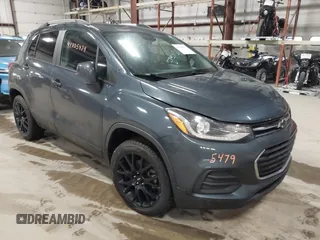 2021 Chevrolet Trax LT z VIN KL7CJPSM6MB370797, wystawiony jako IAAI lot #41705479 z przebiegiem 34 100 mil mil oraz . Historia ofert i sprzedaży dostępna na DreamBid. Obrazek 1.